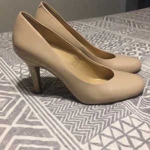Kelly & Katie pumps
